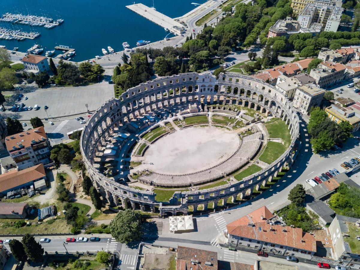 Quirky Apartment Arena With Parking Pula Exteriör bild